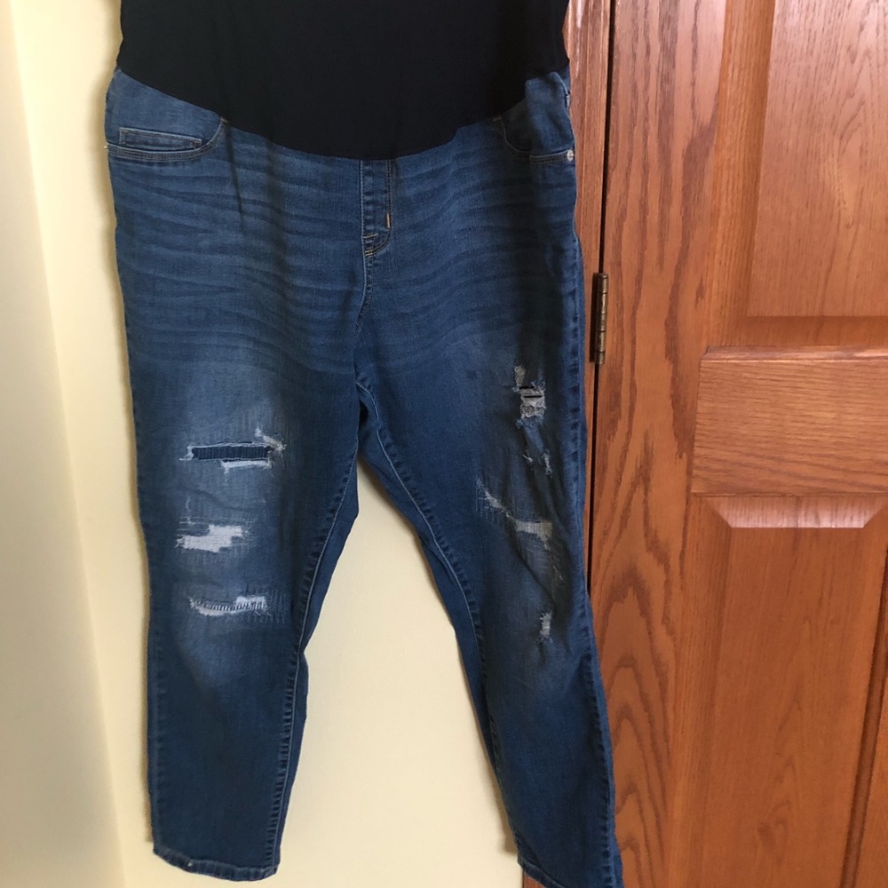 XL Distressed Maternity Jeans